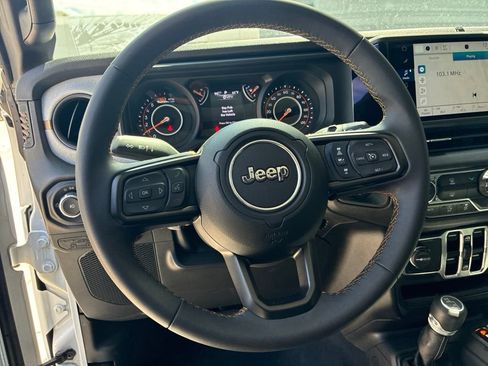 Used 2025 Jeep Wrangler Unlimited Sport AWD/4WD image 19