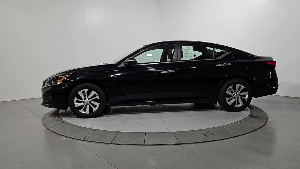Certified 2025 Nissan Altima 2.5 S FWD image 2