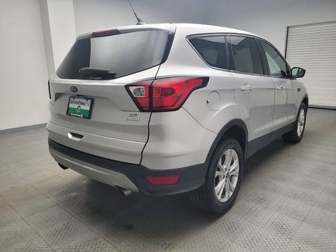 Used 2019 Ford Escape SE image 9