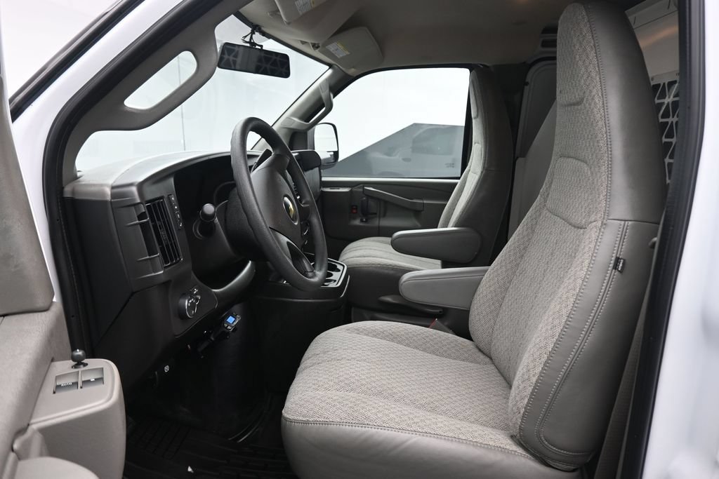 Used 2025 Chevrolet Express 2500 RWD image 12
