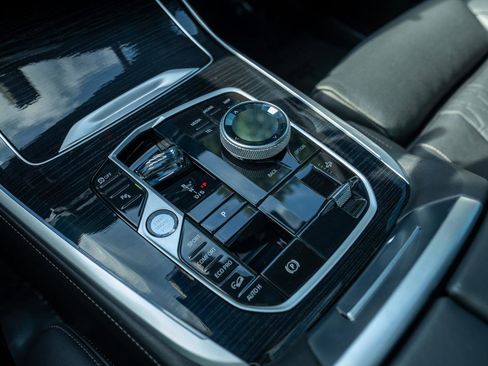 Used 2023 BMW X7 M60i image 39