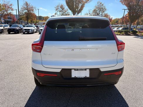 Certified 2026 Volvo XC40 B4 Plus w/ Climate Package FWD image 10