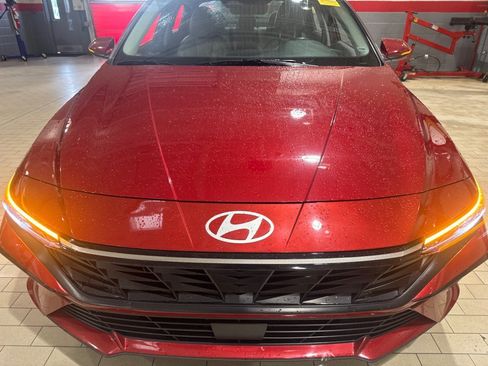 Used 2025 Hyundai Elantra Limited FWD image 52