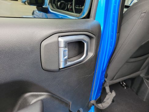 Used 2022 Jeep Gladiator Sport AWD/4WD image 13