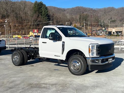 New 2026 Ford F350 XL w/ XL Chrome Package image 1