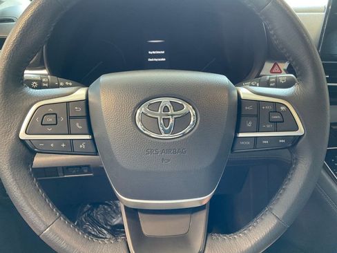 Used 2021 Toyota Sienna XLE FWD image 11