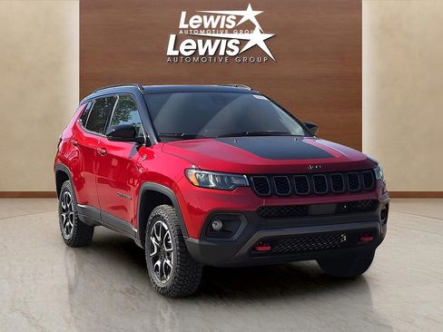Used 2025 Jeep Compass Trailhawk w/ Sun & Sound Group image 1