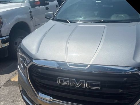 Used 2023 GMC Terrain SLE w/ Driver Convenience Package FWD image 2