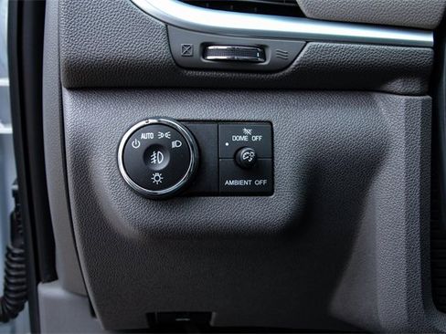 Used 2016 Chevrolet Traverse LT w/ Style and Technology Package image 16