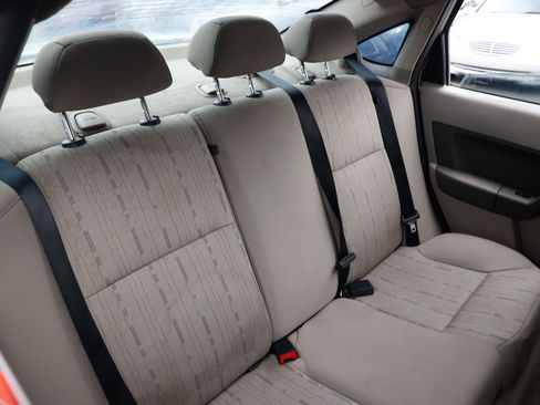 Used 2010 Ford Focus SE image 14