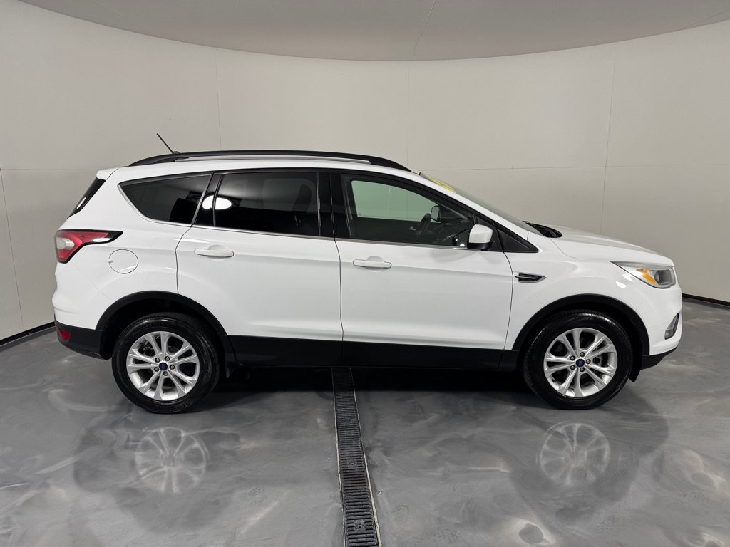 Used 2018 Ford Escape SE w/ SE Sync 3 Package FWD image 4