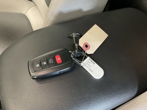 Used 2025 Toyota RAV4 XLE AWD/4WD image 23