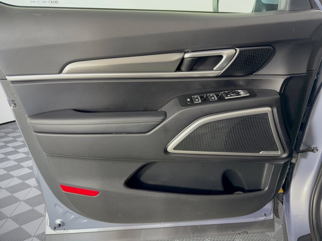 Used 2021 Kia Telluride LX AWD/4WD image 14