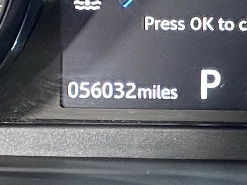 Used 2019 Land Rover Range Rover Evoque SE Premium image 12