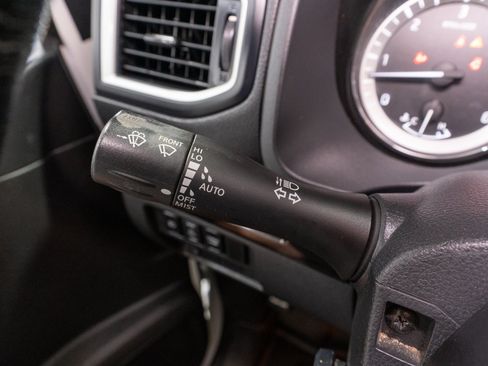 Used 2019 Nissan Titan SL w/ Midnight Edition AWD/4WD image 30