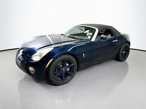 Used 2007 Pontiac Solstice Convertible w/ Premium Package RWD image 2