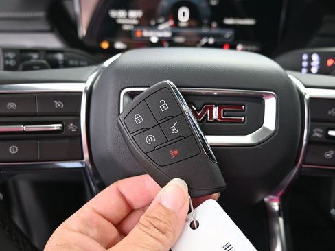 New 2025 GMC Acadia Elevation image 34