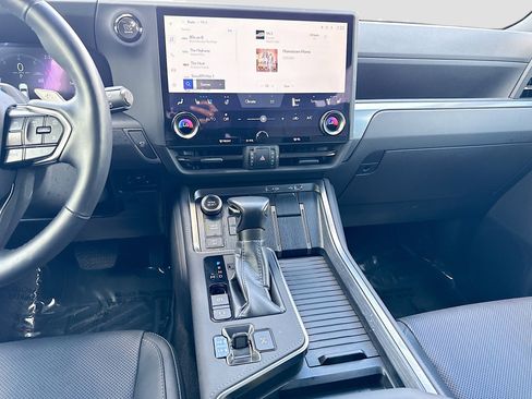 Used 2024 Lexus GX 550 w/ Accessory Package (Z1) AWD/4WD image 19
