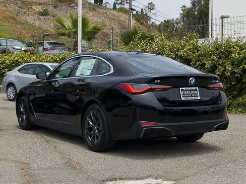 New 2026 BMW i4 eDrive40 w/ Parking Assistance Package RWD image 17