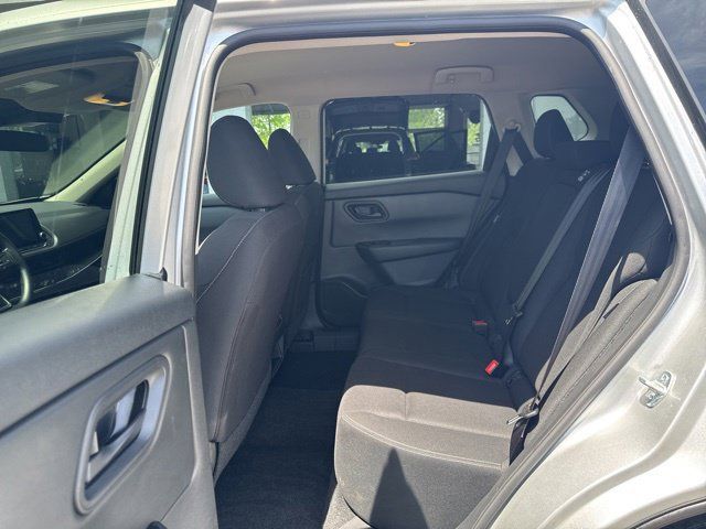 Used 2024 Nissan Rogue S AWD/4WD image 18