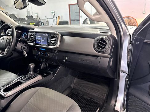 Used 2021 Toyota Tacoma SR5 RWD image 17