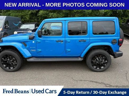Used 2024 Jeep Wrangler Unlimited Sahara w/ Technology Group AWD/4WD image 2