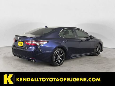 Used 2022 Toyota Camry SE w/ Cold Weather Package AWD/4WD image 5