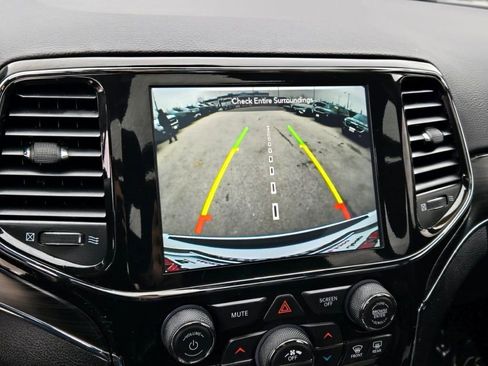 Certified 2021 Jeep Grand Cherokee Limited w/ Sun & Sound Group image 26