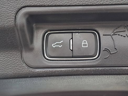 Used 2021 Ford Explorer XLT w/ Equipment Group 202A AWD/4WD image 30