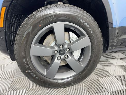 New 2026 Land Rover Defender 110 X-Dynamic SE image 13