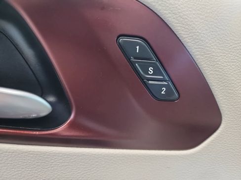 Used 2020 Chrysler Pacifica Limited FWD image 18