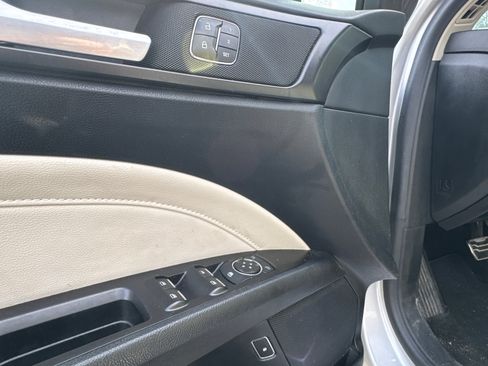 Used 2018 Ford Fusion Energi Titanium FWD image 12