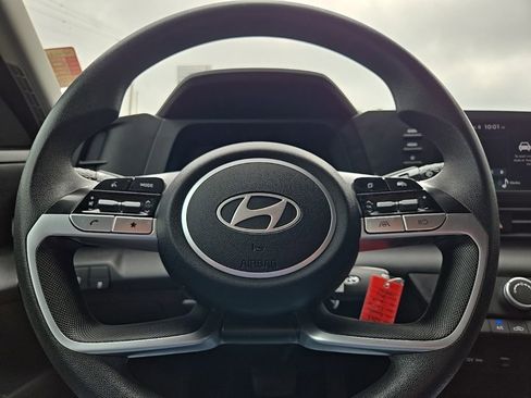 Used 2025 Hyundai Elantra SE FWD image 37