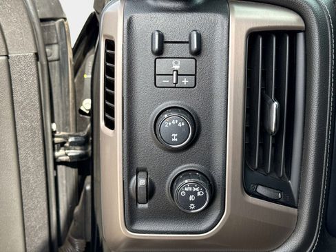 Used 2019 GMC Sierra 2500 Denali w/ Duramax Plus Package AWD/4WD image 31