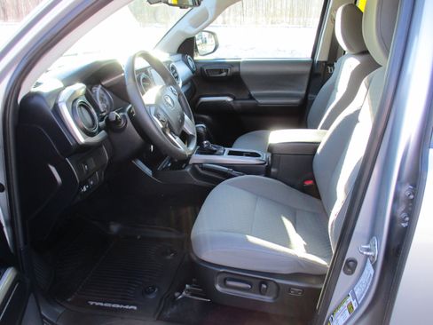 Used 2020 Toyota Tacoma SR5 image 11