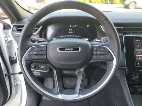 Used 2024 Jeep Grand Cherokee Altitude RWD image 24