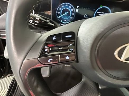 Used 2025 Hyundai Elantra Limited FWD image 16