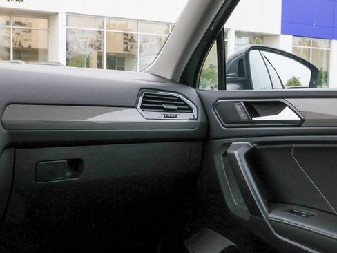 Used 2022 Volkswagen Tiguan SE AWD/4WD image 13