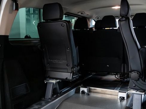 New 2023 Mercedes-Benz Metris Passenger image 9