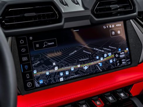 Used 2025 Lamborghini Urus SE AWD/4WD image 25