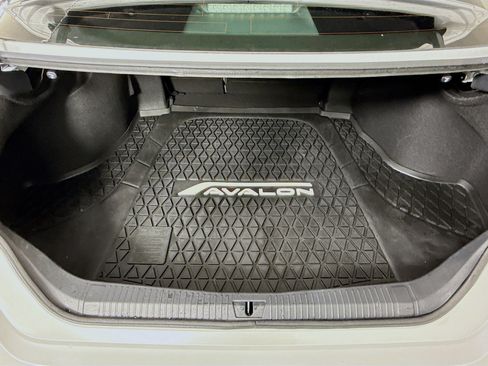 Used 2019 Toyota Avalon Limited image 35