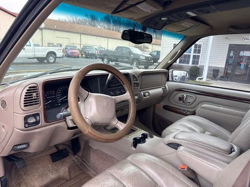 Used 2000 Cadillac Escalade 4WD image 16