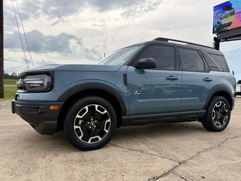 Certified 2021 Ford Bronco Sport Outer Banks w/ Outer Banks Package AWD/4WD image 2