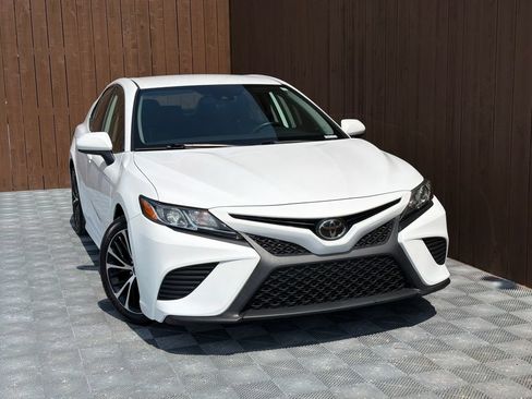 Used 2020 Toyota Camry SE FWD image 8