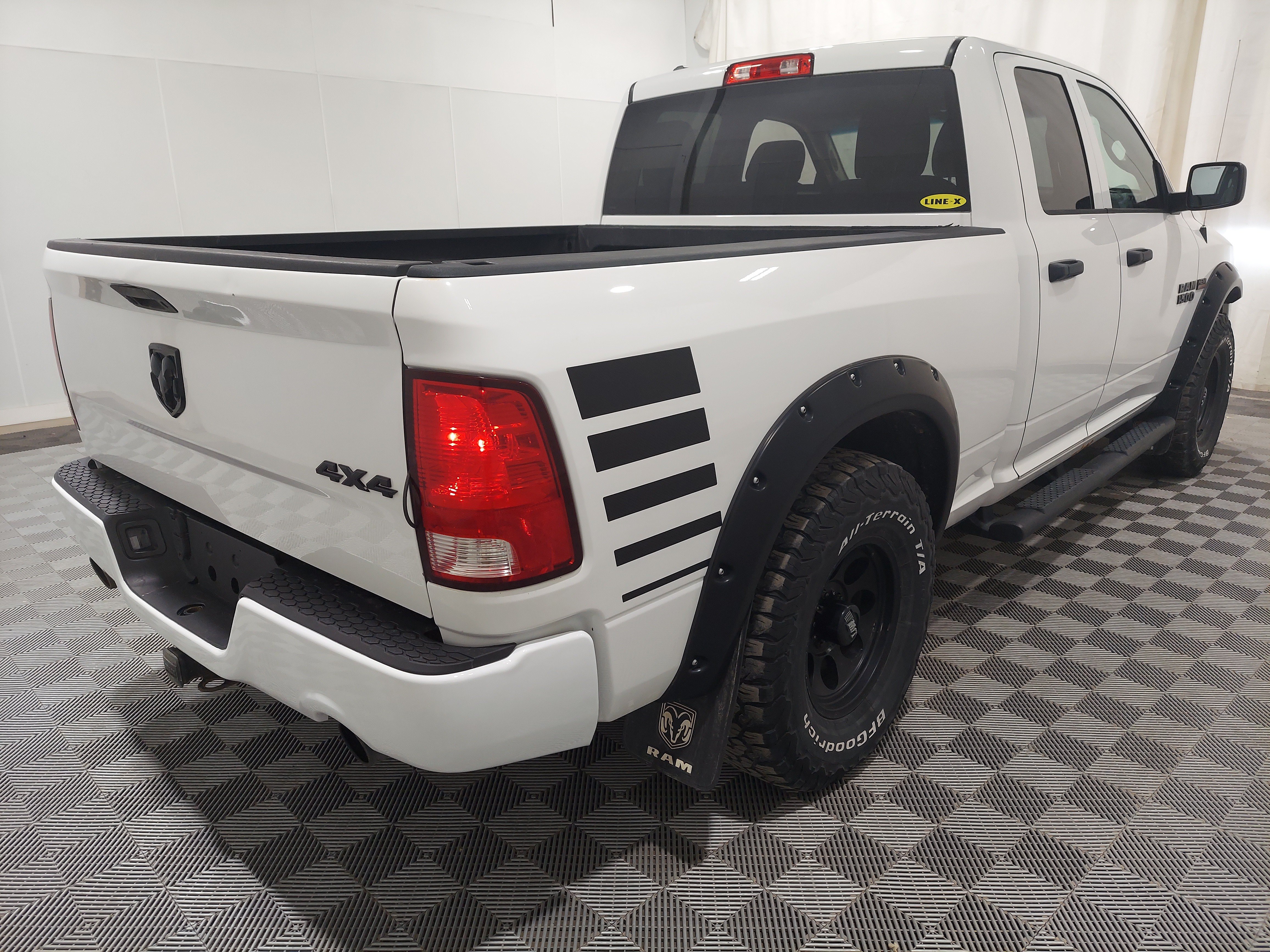 Used 2018 RAM 1500 Express w/ Express Value Package AWD/4WD image 3