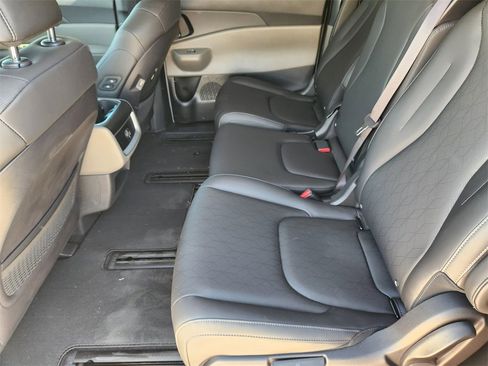 New 2026 Kia Carnival EX image 19