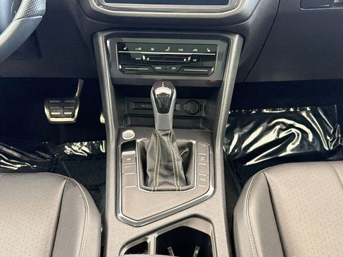 Used 2023 Volkswagen Tiguan SE R-Line image 18