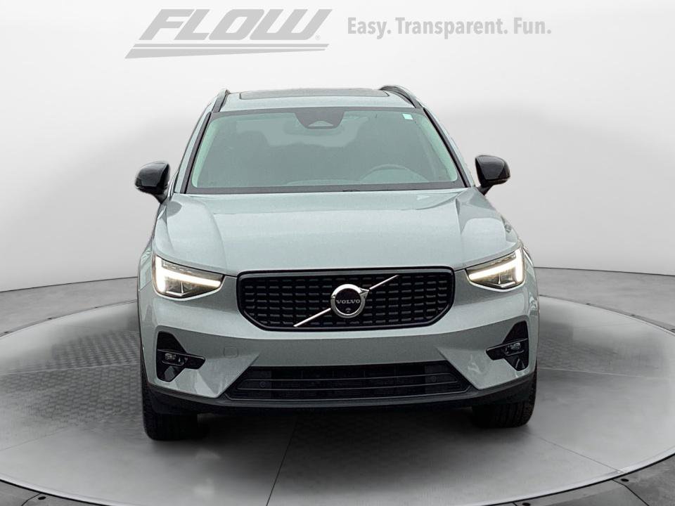 Certified 2024 Volvo XC40 B5 Plus AWD/4WD image 3