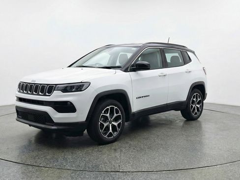 Used 2025 Jeep Compass Limited image 3
