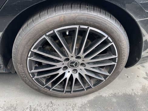 Used 2025 Mercedes-Benz C 300 Sedan image 3